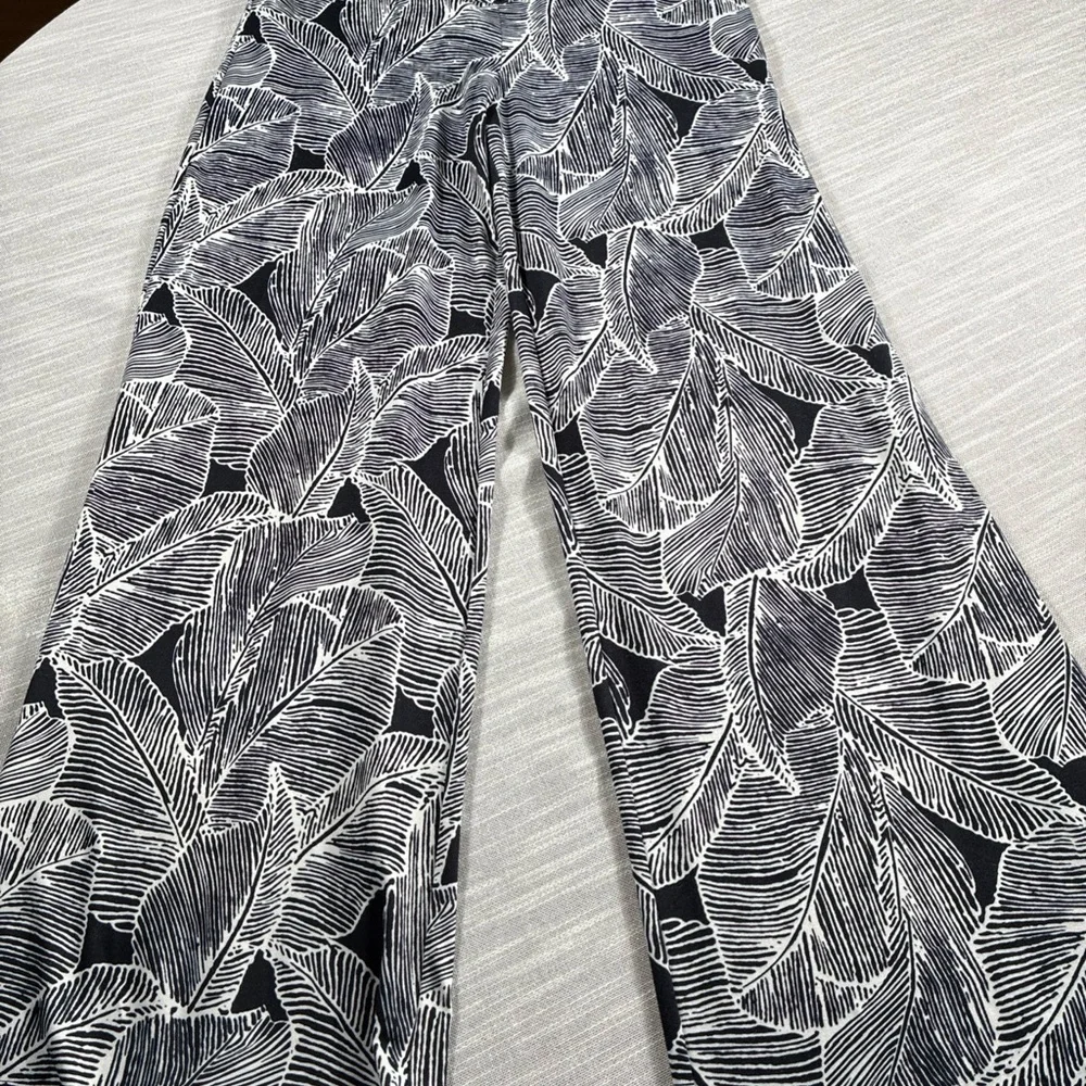 Arolina Small Flared Palazzo Resort Wear in black and white with a palm pattern - Picture 2 of 7